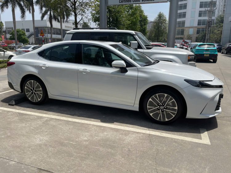 Toyota Camry 2.0Q 2025