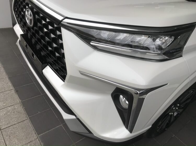 Toyota Veloz Cross Top
